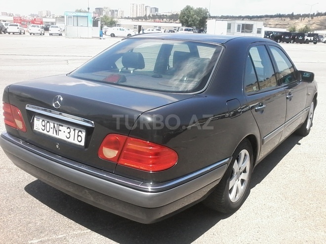 Mercedes E 320 1997, 245,000 km - 3.2 l - Bakı