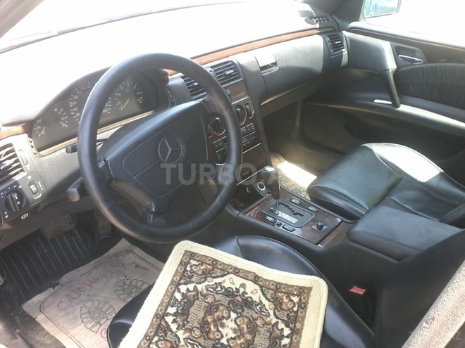 Mercedes E 320 1997, 245,000 km - 3.2 l - Bakı
