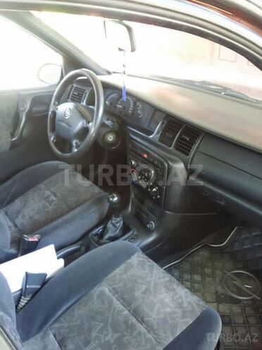 Opel Vectra 1997, 314,000 km - 1.6 l - Qax