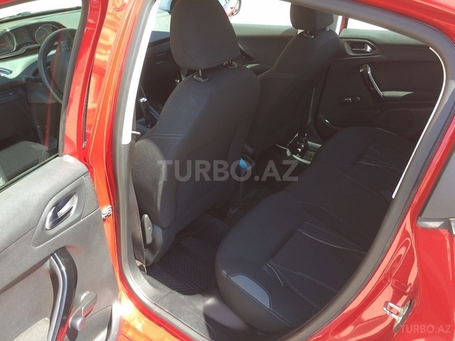 Peugeot 208 2013, 15,000 km - 1.6 l - Bakı
