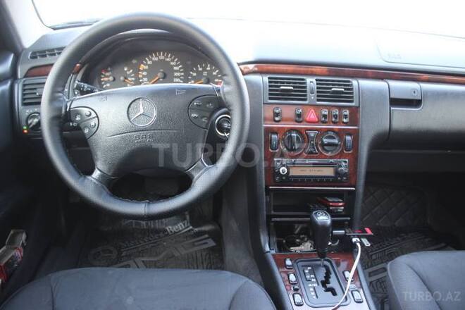 Mercedes E 240 1999, 335,000 km - 2.4 л - Bakı