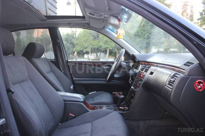 Mercedes E 240 1999, 335,000 km - 2.4 л - Bakı