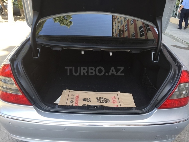Mercedes E 220 2006, 198,000 km - 2.2 l - Bakı