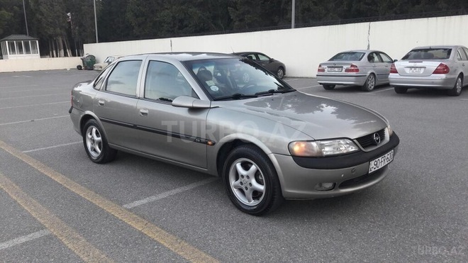 Opel Vectra 1999, 226,000 km - 2.0 l - Sumqayıt