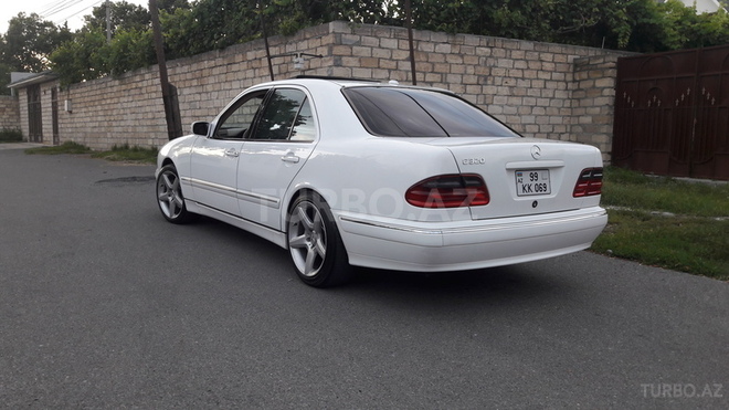 Mercedes E 320 2001, 202,000 km - 3.2 л - Göyçay