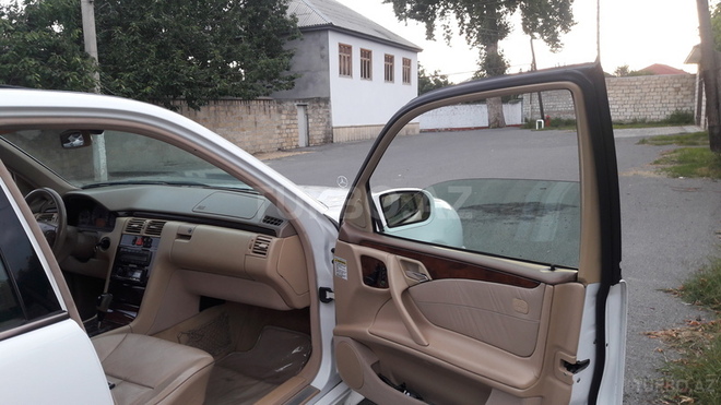 Mercedes E 320 2001, 202,000 km - 3.2 л - Göyçay