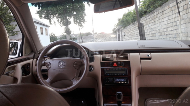 Mercedes E 320 2001, 202,000 km - 3.2 л - Göyçay
