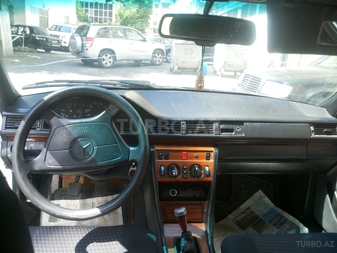Mercedes E 250 1993, 510,000 km - 2.5 l - Bakı