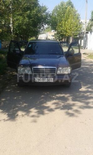 Mercedes E 220 1995, 404,120 km - 2.2 l - Beyləqan