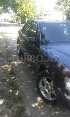 Mercedes E 220 1995, 404,120 km - 2.2 l - Beyləqan