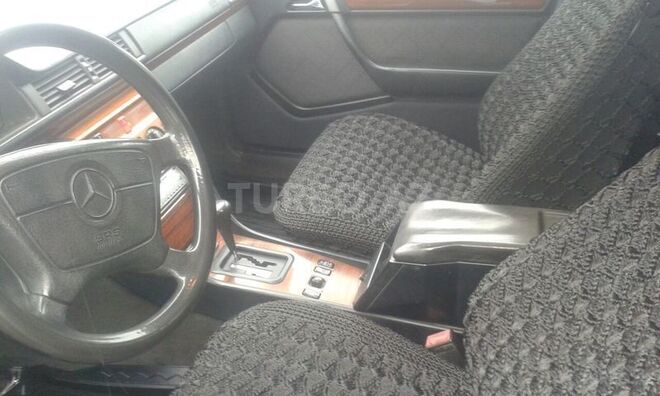 Mercedes E 220 1995, 404,120 km - 2.2 l - Beyləqan