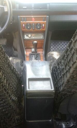 Mercedes E 220 1995, 404,120 km - 2.2 l - Beyləqan