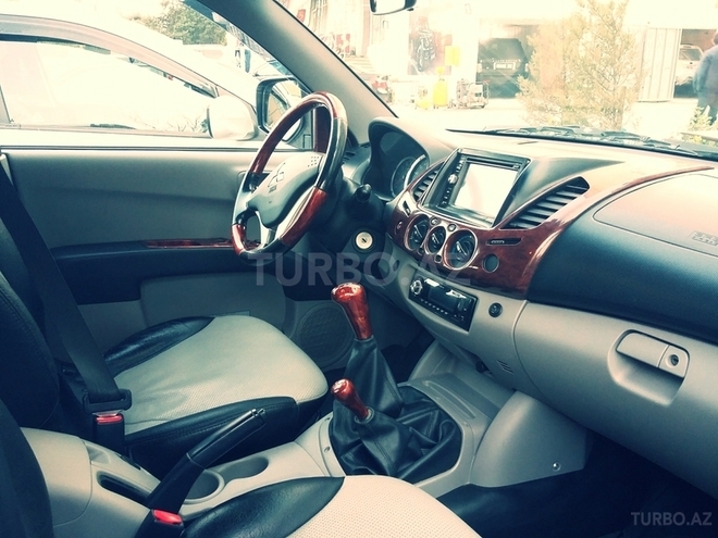 Mitsubishi L200 2014, 88,000 km - 2.5 л - Bakı