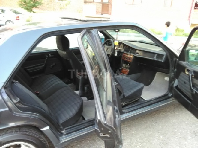 Mercedes 190 1992, 390,000 km - 2.0 l - Gəncə