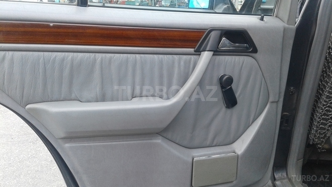 Mercedes E 300 1994, 267,000 km - 3.0 l - Bakı