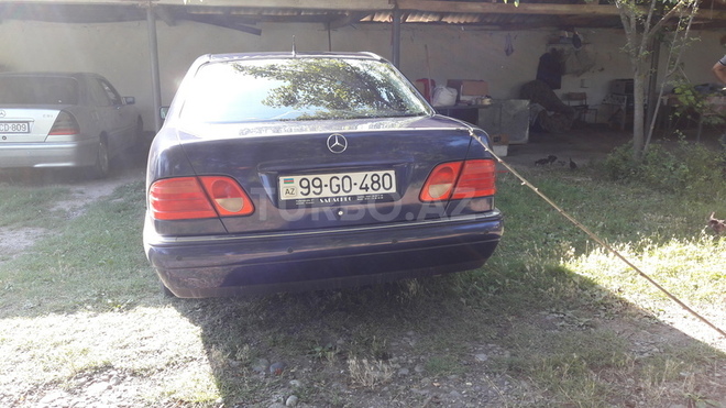 Mercedes E 240 1999, 312,000 km - 2.4 l - Ağdaş