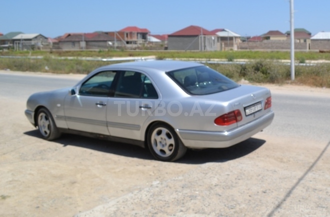 Mercedes E 220 1997, 280,000 km - 2.2 l - Bakı