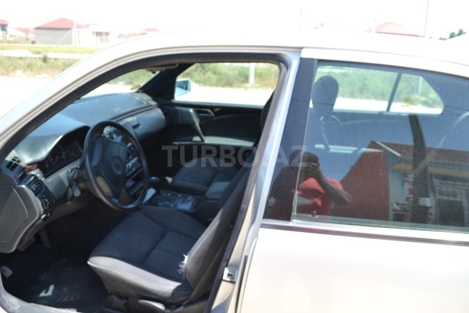 Mercedes E 220 1997, 280,000 km - 2.2 l - Bakı