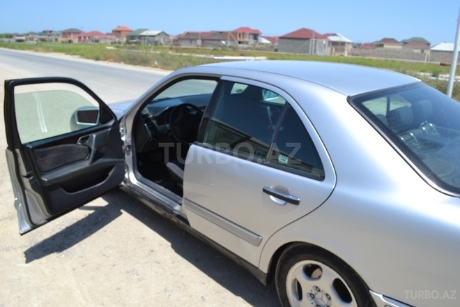 Mercedes E 220 1997, 280,000 km - 2.2 l - Bakı