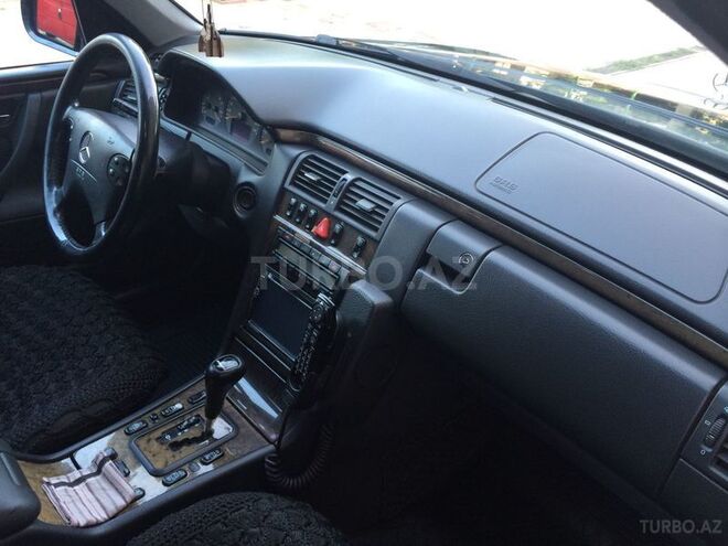 Mercedes E 240 2000, 300,118 km - 2.4 l - Bakı