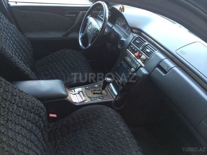 Mercedes E 240 2000, 300,118 km - 2.4 l - Bakı