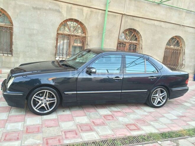 Mercedes E 240 2000, 300,118 km - 2.4 l - Bakı
