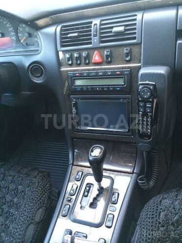 Mercedes E 240 2000, 300,118 km - 2.4 l - Bakı