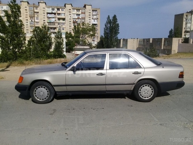 Mercedes E 200 1995, 253,000 km - 2.3 л - Bakı