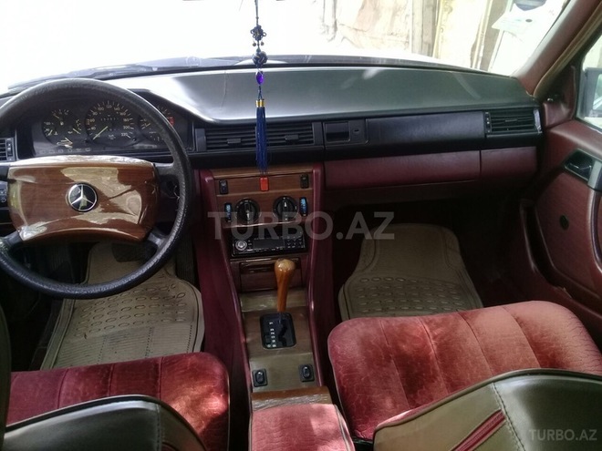 Mercedes E 200 1995, 253,000 km - 2.3 л - Bakı
