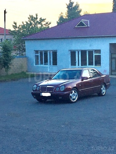 Mercedes E 230 1997, 280,015 km - 2.3 l - Zaqatala