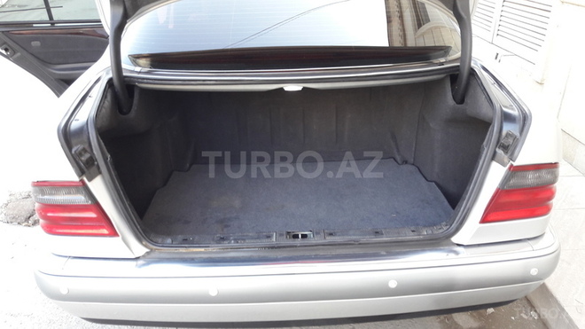 Mercedes E 240 1999, 250,000 km - 2.4 l - Bakı