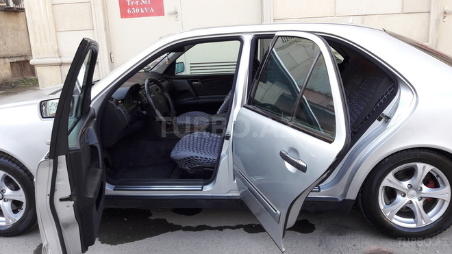Mercedes E 240 1999, 250,000 km - 2.4 l - Bakı