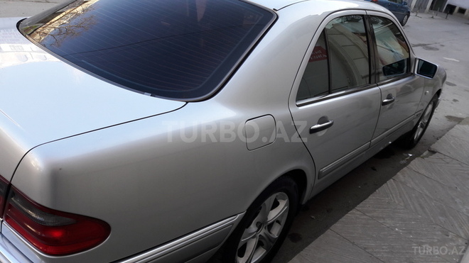 Mercedes E 240 1999, 250,000 km - 2.4 l - Bakı