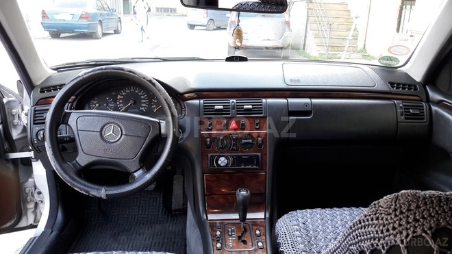 Mercedes E 240 1999, 250,000 km - 2.4 l - Bakı