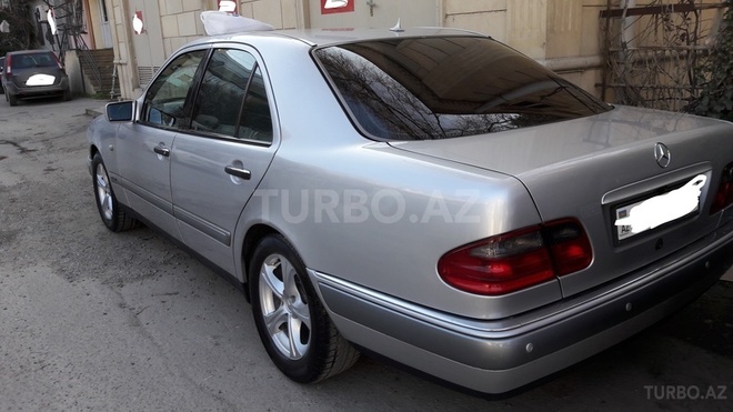 Mercedes E 240 1999, 250,000 km - 2.4 l - Bakı