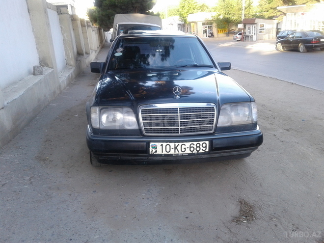 Mercedes E 230 1993, 294,000 km - 2.3 l - Bakı