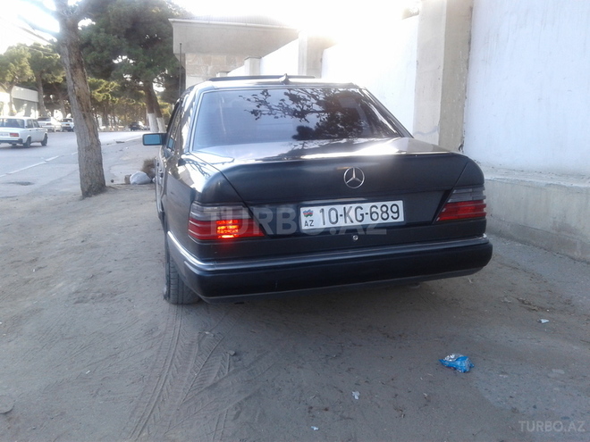 Mercedes E 230 1993, 294,000 km - 2.3 l - Bakı