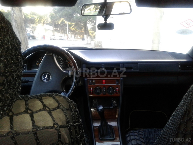 Mercedes E 230 1993, 294,000 km - 2.3 l - Bakı