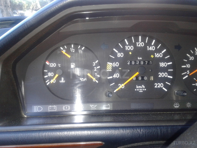 Mercedes E 230 1993, 294,000 km - 2.3 l - Bakı