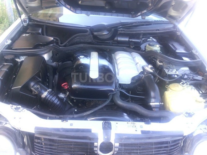 Mercedes E 220 1998, 298,000 km - 2.2 l - Bakı