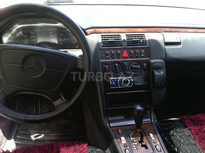 Mercedes E 220 1998, 298,000 km - 2.2 l - Bakı
