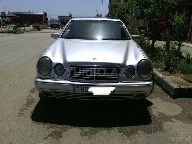 Mercedes E 220 1998, 298,000 km - 2.2 l - Bakı