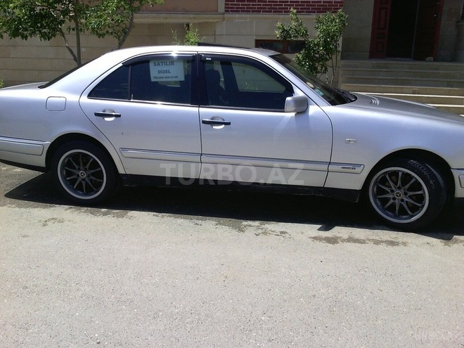 Mercedes E 220 1998, 298,000 km - 2.2 l - Bakı