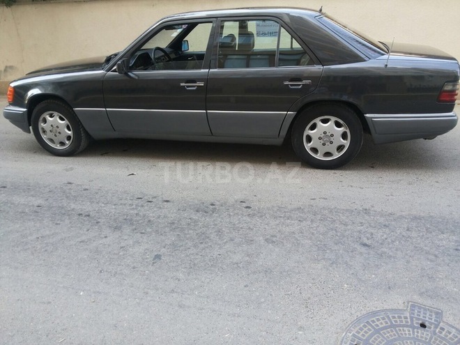 Mercedes E 200 1988, 200,000 km - 2.0 l - Bakı