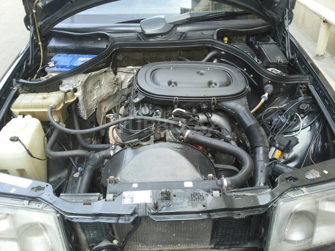 Mercedes E 200 1988, 200,000 km - 2.0 l - Bakı