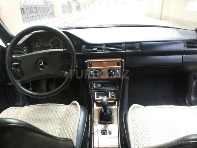 Mercedes E 200 1988, 200,000 km - 2.0 l - Bakı