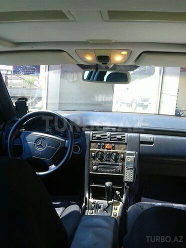 Mercedes E 240 1998, 380,000 km - 2.4 l - Bakı