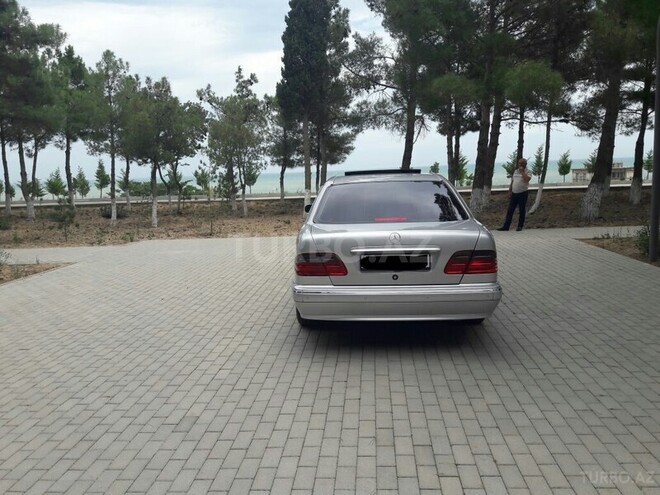 Mercedes E 240 1999, 300,000 km - 2.6 l - Sumqayıt