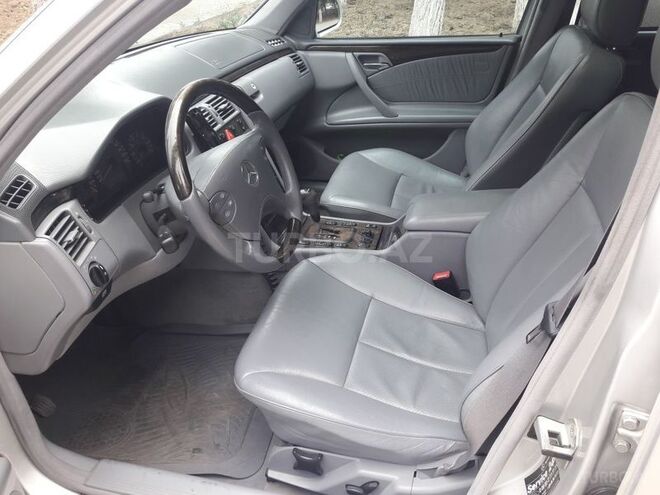 Mercedes E 240 1999, 300,000 km - 2.6 l - Sumqayıt