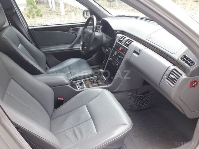 Mercedes E 240 1999, 300,000 km - 2.6 l - Sumqayıt
